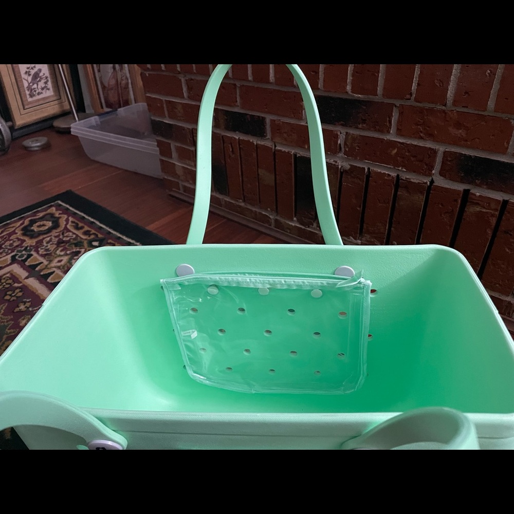 Mint Chip XL Bogg bag. Comes with 2 clear accessory bags